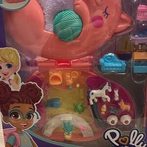 Polly pocket starring Shani Cuddly Cat Purse Playset
New